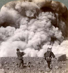 Plutselig vulkansk eksplosjon i krateret til Asama-fjellet Asamayama, Japan, 1904.