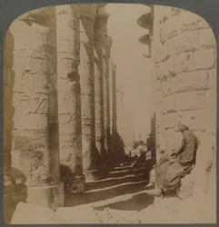 Den berømte søylegangen til den store Hypostyle Hall i Karnak-tempelet, Theben, Egypt, 1897.