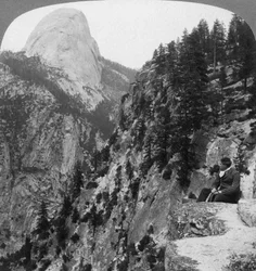 Utsikt fra Glacier Canyon til Half Dome, Yosemite Valley, California, USA, 1902