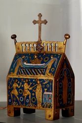 Kunstgjenstand: relikvieskrin i emalje, gull og kobber av den hellige Thomas Becket (1118-1170), erkebiskop av Canterbury. Det er dekorert med fremstillinger av drapet på erkebiskopen 29/12/1170 i Canterbury-katedralen og hans begravelse. 13. århundre
