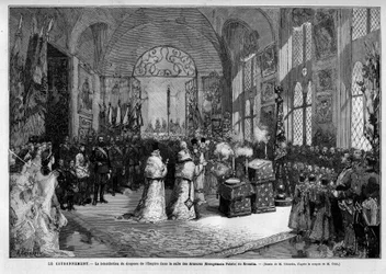 Velsignelsen av imperiets fane i Rustkammeret i Kreml i Moskva under kroningen av keiser Aleksander III av Russland (1845-1894) og keiserinne Dagmar av Danmark (1847-1928) den 27. mai