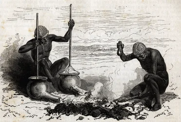 Smeder Lakoutas (stamme som ligger i Upper Nile-regionen), en gaffelgren fungerer som tang, to steiner fungerer som hammer og ambolt, to jordpotter med lange rør ved bunnen fungerer som belg for trekullild, pottene er faste med en stykke s