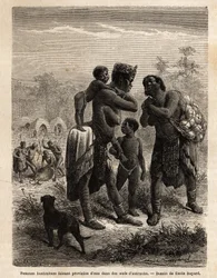 Bushmenes lager vann i strutseegg, i følge med barna sine; i bakgrunnen, sett fra landsbyen og menn som slakter en antilope. Gravering for å illustrere Dr. Livingstones første reiser til Sør-Afrika fra 1840 til 1856, i «Le tour du