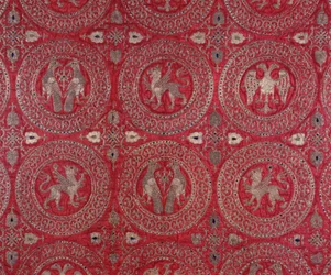 Detalj av kirkelig draktstoff i lilla silke fra Kypros som representerer fantastiske dyr (religiøs lilla silkevane fra Kypros med fantastiske dyr) Museo della Cattedrale Anagni fra 1200-tallet, Italia