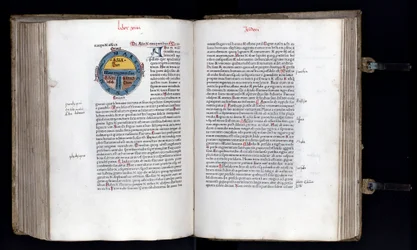 Dobbeltside med det skjematiske kartet over verden på T-O (TO) modellen, tre kontinenter er representert (Asia, Afrika og Europa). Manuskript "" Ethymologies"" (Etymologiae) av Isidorus (Isidore av sevilla) (560/570-636) 1100-tallet. 1472