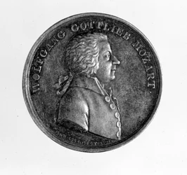 Sølvmedalje i bildet av komponisten Wolfgang Amadeus Mozart (1756 - 1791).
