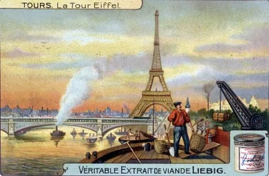 Eiffeltårnet sett fra Seinen i Paris om kvelden.