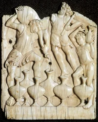 Bryllup i Kana: "" tjenerne fyller med vann seks krukker som Jesus Kristus skal gjøre om til vin""" Utskåret elfenbenstavle. London, Victoria and Albert Museum fra 1000-tallet