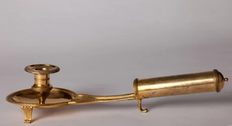 Lysestake. Forgylt på kobber. Begynn 1800-tallet. Empire stil.