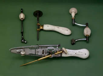 Instrumenter for kirurgi på 1700-tallet. Chaniere Hein. Coll. Del.