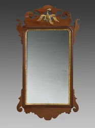 Looking Glass, c. 1750-1820 (mahognifiner, uidentifiserte sekundære treslag, bladgull og speilglass)