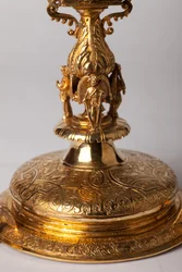 Relikviekors. Metallsmedarbeid med juveler. Opprinnelseskloster (Saint-Amand Tournai, ex-Elnone. 1500-tallet. Detalj nederst.