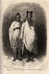 Sarakolese og Kassonkese kvinner, befolkninger i Øvre Senegal, i tradisjonelle klær. Gravering for å illustrere et cruise på kysten av Afrika, av viseadmiral Fleuriot de Langle, i 1868, publisert i "" Le tour du monde""" 1872, redigert av Edouard Charton