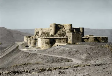 Krak of the Knights slottsfort som dateres fra perioden med korstogene ligger i det vestlige Syria, i 1930.
