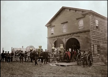 Brannvesen poserer foran brakkene, Alexandria. Virginia, USA. 1863. Fotografi