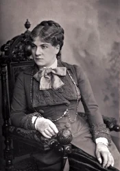 Mme Alix-Marie PASCA (1836-1906) - Portrett av Alix Pasca (1835-1914), fransk komiker. Fotografering sent på 1800-tallet.