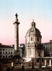 Roma. Utsikt over Foro Trajano (Forum Trajan) med søyle. Photochrome sd. rundt 1900. Fotokrom