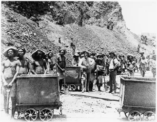Zulu-#39;gutter#39; ved De Beers diamantgruver, ca. 1885 (s/h-foto)