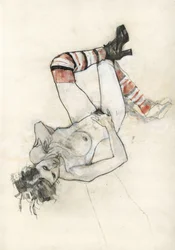 Sensuell figur med stripete sokker