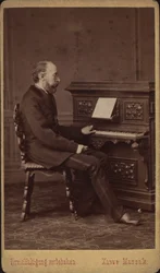 Portrett av librettisten og komponisten Franz Friedrich Richard Genée 1823-1895, ca 1880-1885.