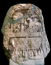 Runestein som viser Wotan (Odin) på sin åttebeinte hest Sleipnir, idet han går om bord i et vikingskip