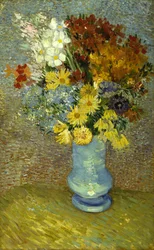 Blomster i en blå vase