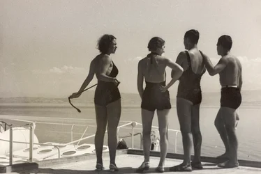 Passasjerer om bord på Oceania, fra albumet «Ved kanten av Oceania 28. juli til 10. august 1935»