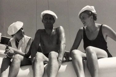 Passasjerer om bord på cruiseskipet «Oceania», fra albumet «At the Edge of Oceania 28th July to 10th August 1935»