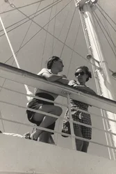 Passasjerer om bord på cruiseskipet «Oceania», fra albumet «At the Edge of Oceania 28th July to 10th August 1935»