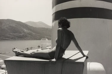 Kvinne om bord på cruiseskipet «Oceania», fra albumet «At the Edge of Oceania 28. juli til 10. august 1935»