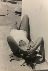 Kvinne om bord på cruiseskipet «Oceania», fra albumet «At the Edge of Oceania 28. juli til 10. august 1935»
