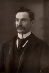 ""Solomon Joseph Solomon (1860-1927) engelsk portrett- og veggmaler. I første verdenskrig introduserte han bruken av kamuflasje i den britiske hæren. (woodburytype)