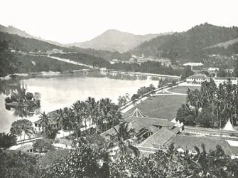 Utsikt fra Lady Hortons Walk, Kandy, Ceylon, 1895.