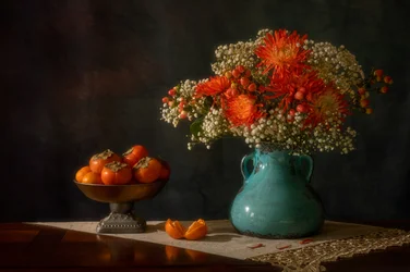 Høstblomster og kakifrukter