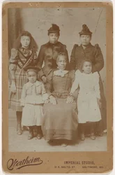 Portrett av en familie, ca. 1895 (foto)