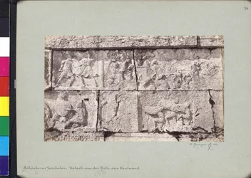 Frisedetalj av Trysa-hejern