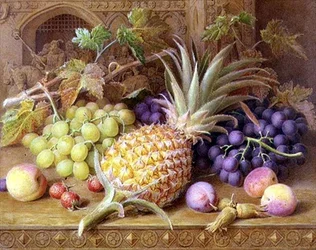 Et stilleben av en ananas, druer, fersken, jordbær og hasselnøtter på en kommode