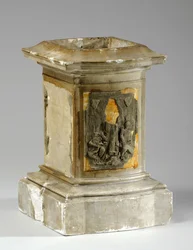 Maquette for monumental sokkel (gips og plastelina)