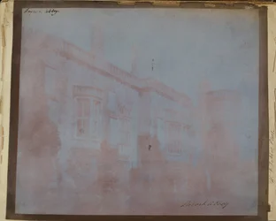 Sørfasaden på Lacock Abbey med Sharingtons tårn