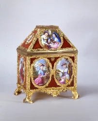 George III kiste som inneholder en kantklokke på samme måte som James Cox, ca. 1770 (forgylt metall, emalje og verre-eglomise) (se også 741846)