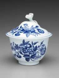 Dekket sukkerskål, ca. 1760-1780 (myk-pasta porselen)