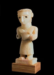 Statuett av en mann, innskrevet av Madrarum-klanen, fra Nugub, nær Beihan, Sør-Jemen, 1.-2. århundre e.Kr. (alabaster)