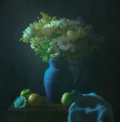 Mørkt blomsterstilleben