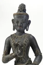 Bodhisattva i nepalesisk-kinesisk stil (lakk, klut, spor av blå, gull og grønn maling og bladgull)