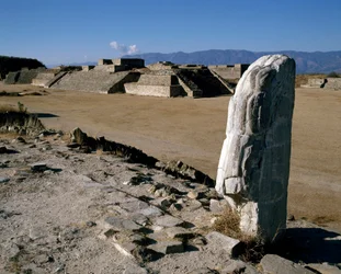 Utsikt over monumentene I, H, G