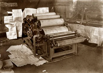 En trykkpresse: rotasjonspresse for avisutskrift, omkring 1900