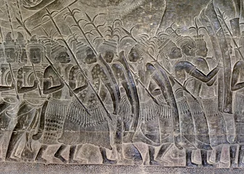 Angkor Wat, Angkor, Kambodsja Tidlig 1100-tall med senere tillegg. Denne detaljen av relieffene i galleriet viser THAI-folket som marsjerer som allierte av Khmer-hæren