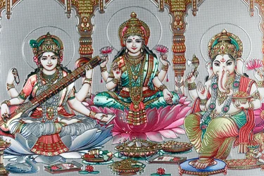 Lakshmi, kona til Vishnu, er gudinnen for velstand, lykke og skjønnhet. Ganesh.