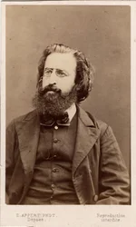 Paris Commune (1871): portrett av Theophile Ferre (1846-1871) medlem av kommunen. Fotografi Appert. Mål 10,5X6,3 cm
