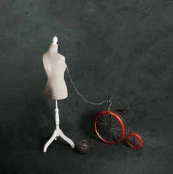 Mannequin rød sykkel